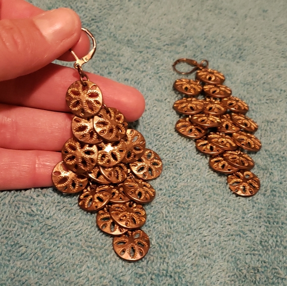 Silverdollar design dangling earrings - Picture 4 of 6